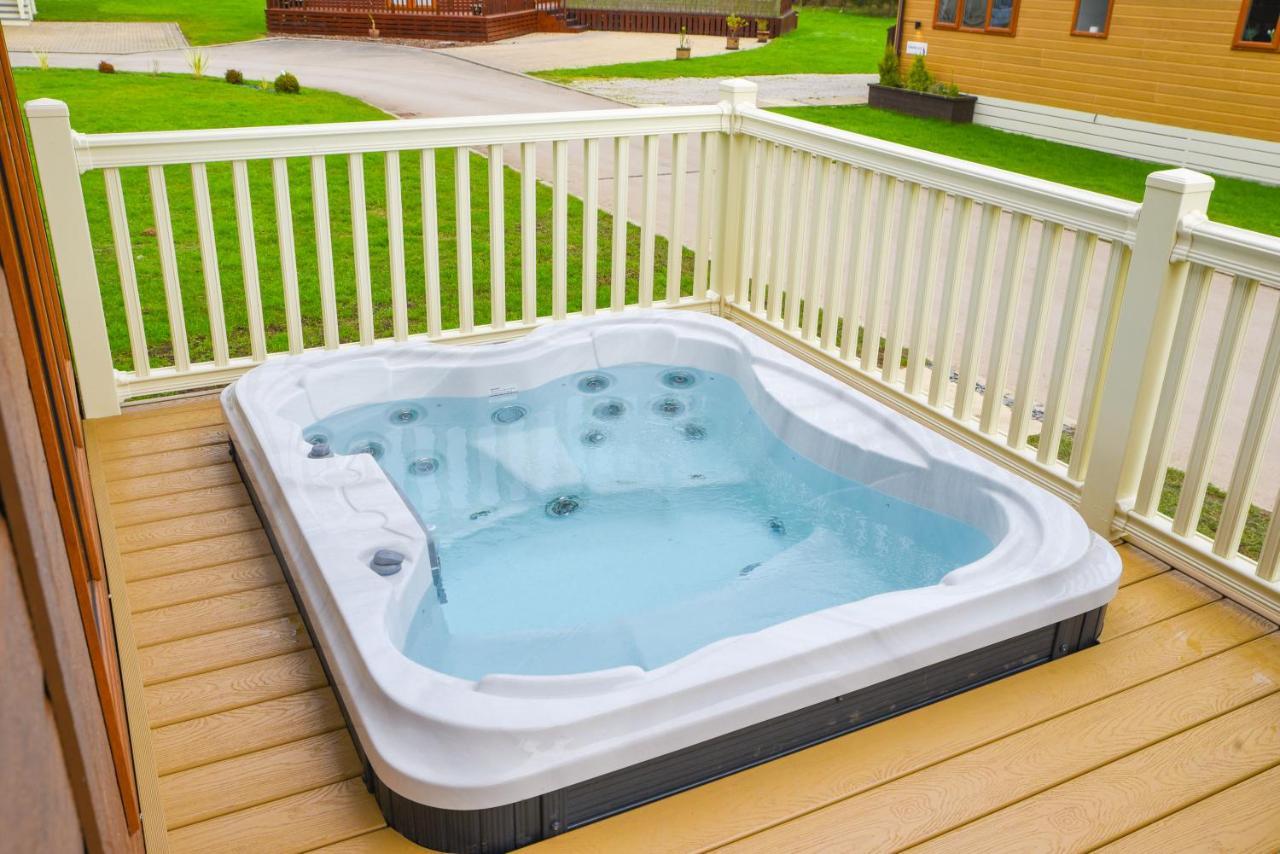 Rowan Lodge With Hot Tub Malton Kültér fotó
